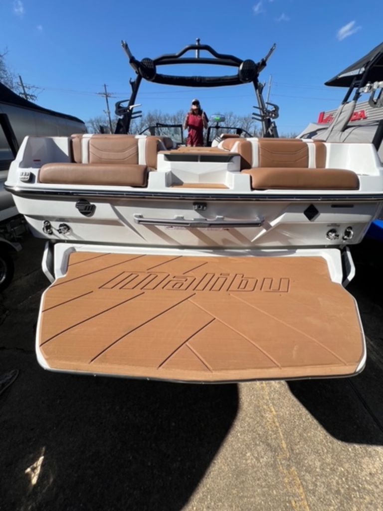 2025 Malibu Boats 23 LSV