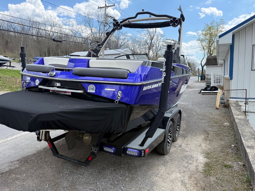 2021 Malibu Boats Wakesetter 22 LSV