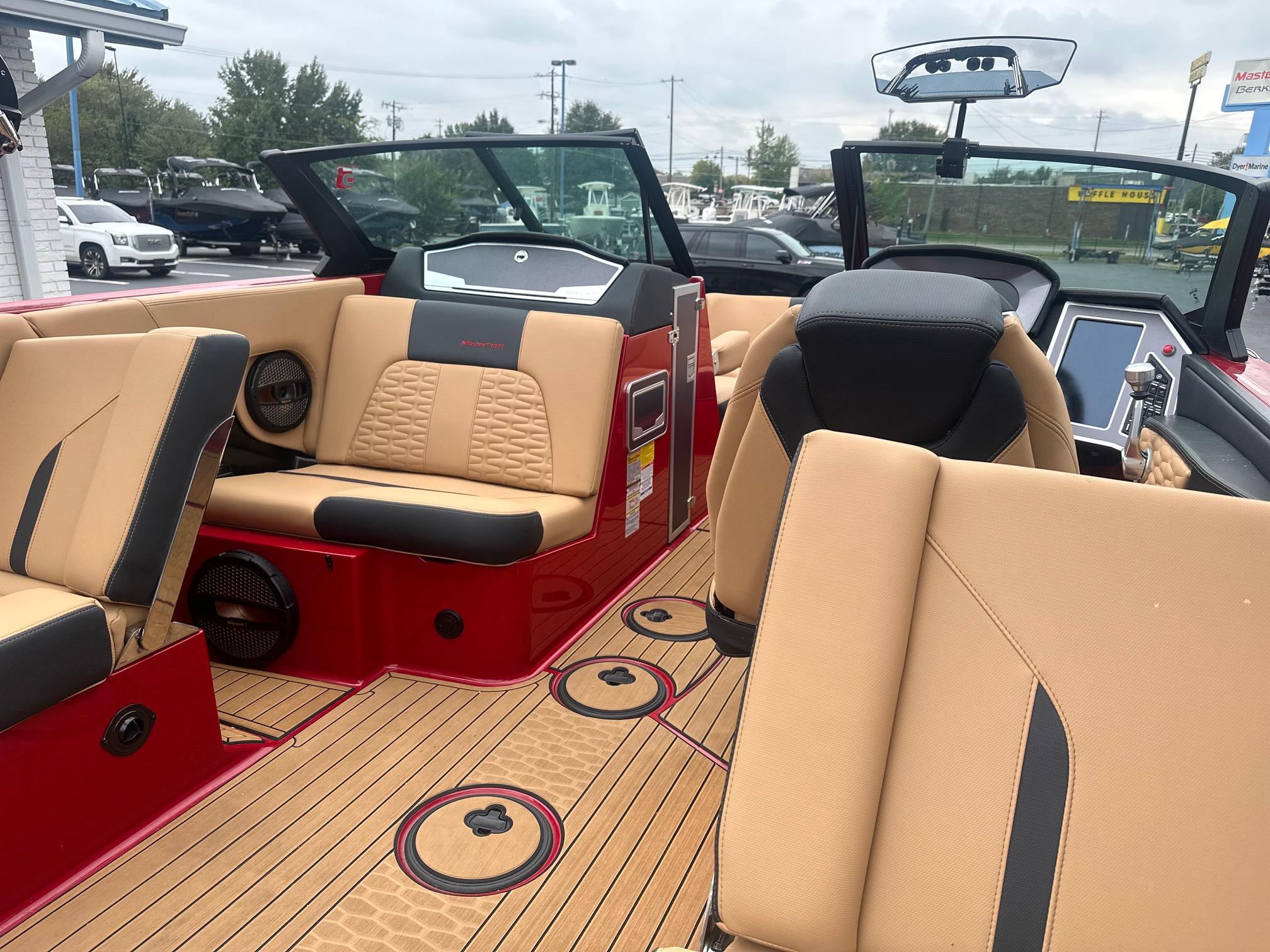 2023 MasterCraft X24