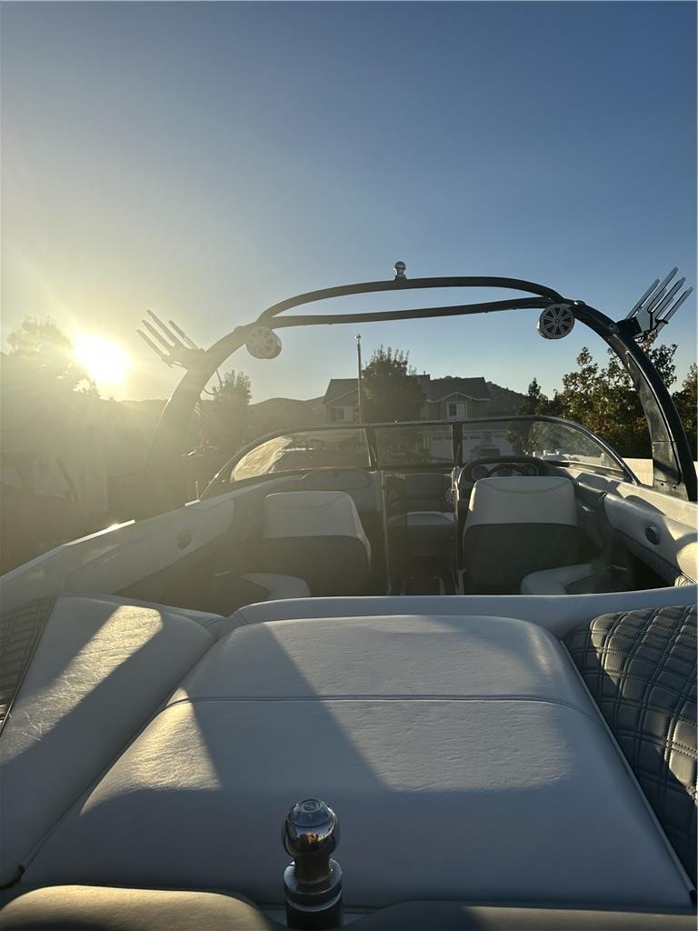 2005 Malibu 25 LSV