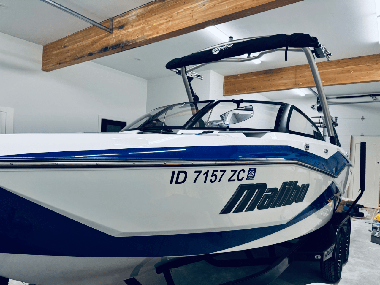 2023 Malibu 22 LSV