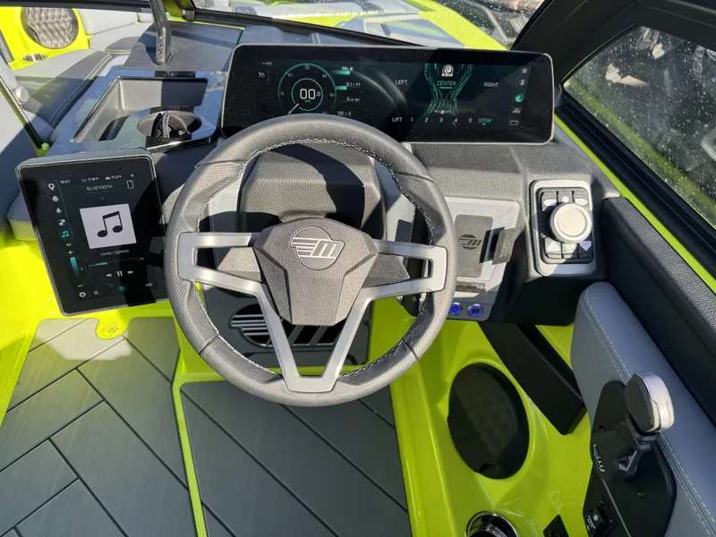2025 Malibu 23 LSV