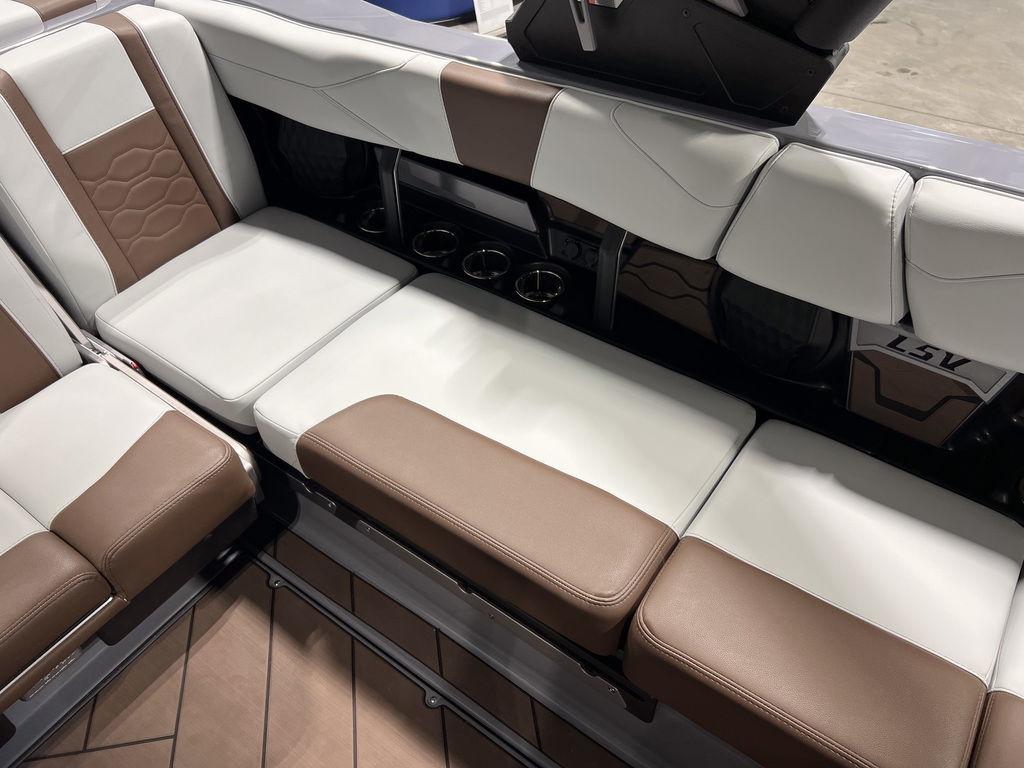 2025 Malibu 23 LSV