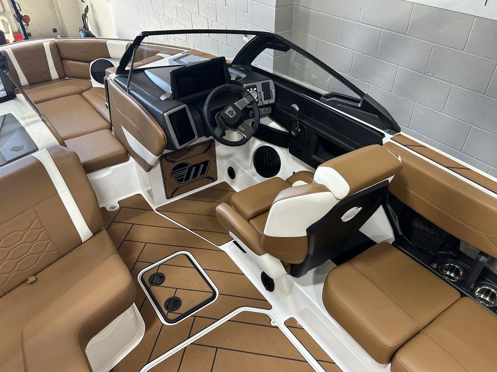 NEW 2024 Malibu 23 LSV