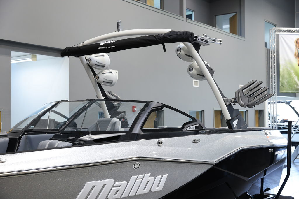 2024 Malibu 22 LSV