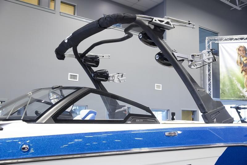 2021 Malibu 23 LSV