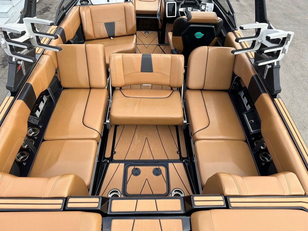2022 Malibu Boats 23 LSV