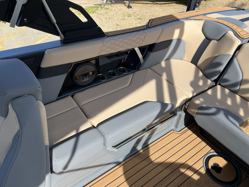 2024 MasterCraft XT23