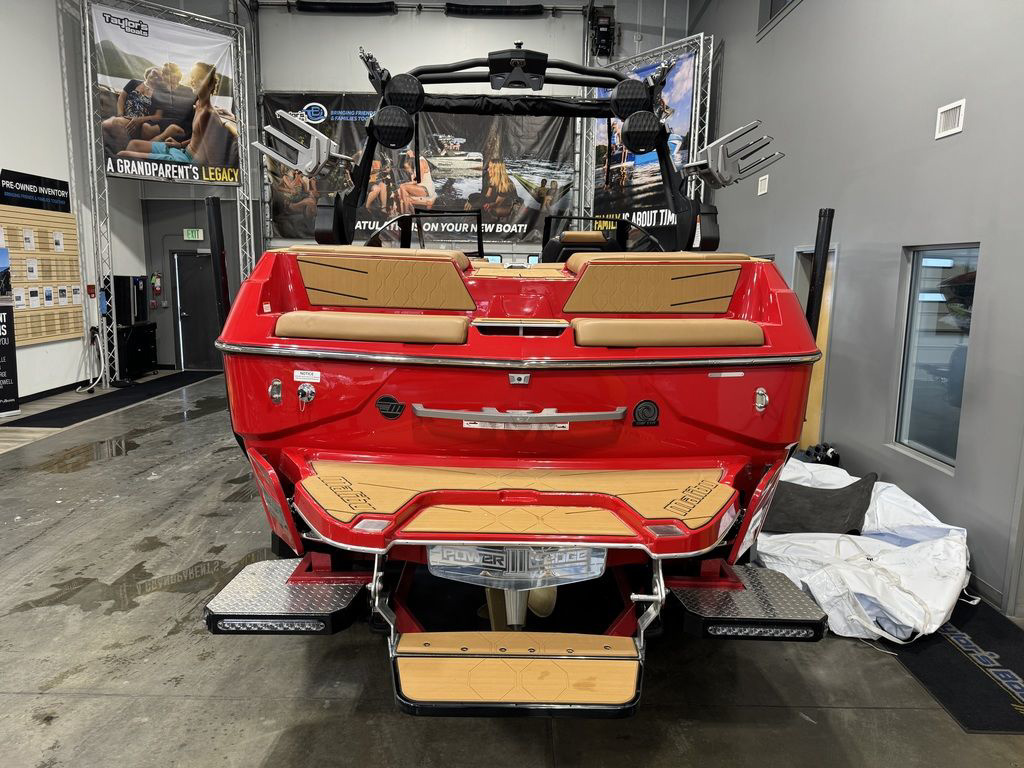 2024 malibu boats M220