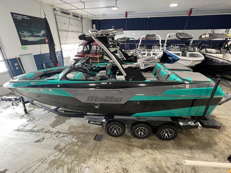 2021 Malibu Boats M240