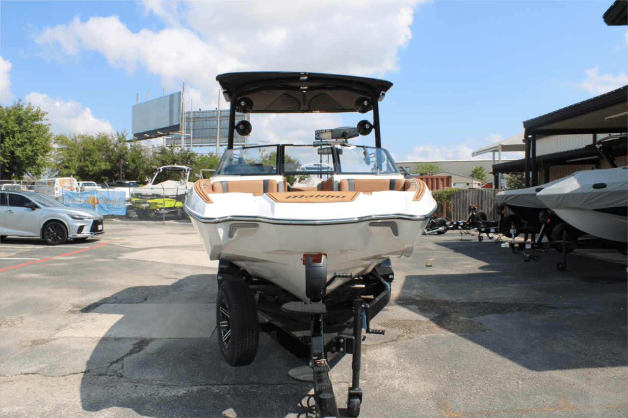 2025 Malibu 23 MXZ