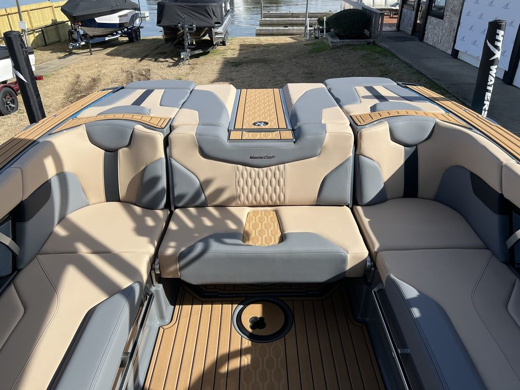 2024 MasterCraft XT23