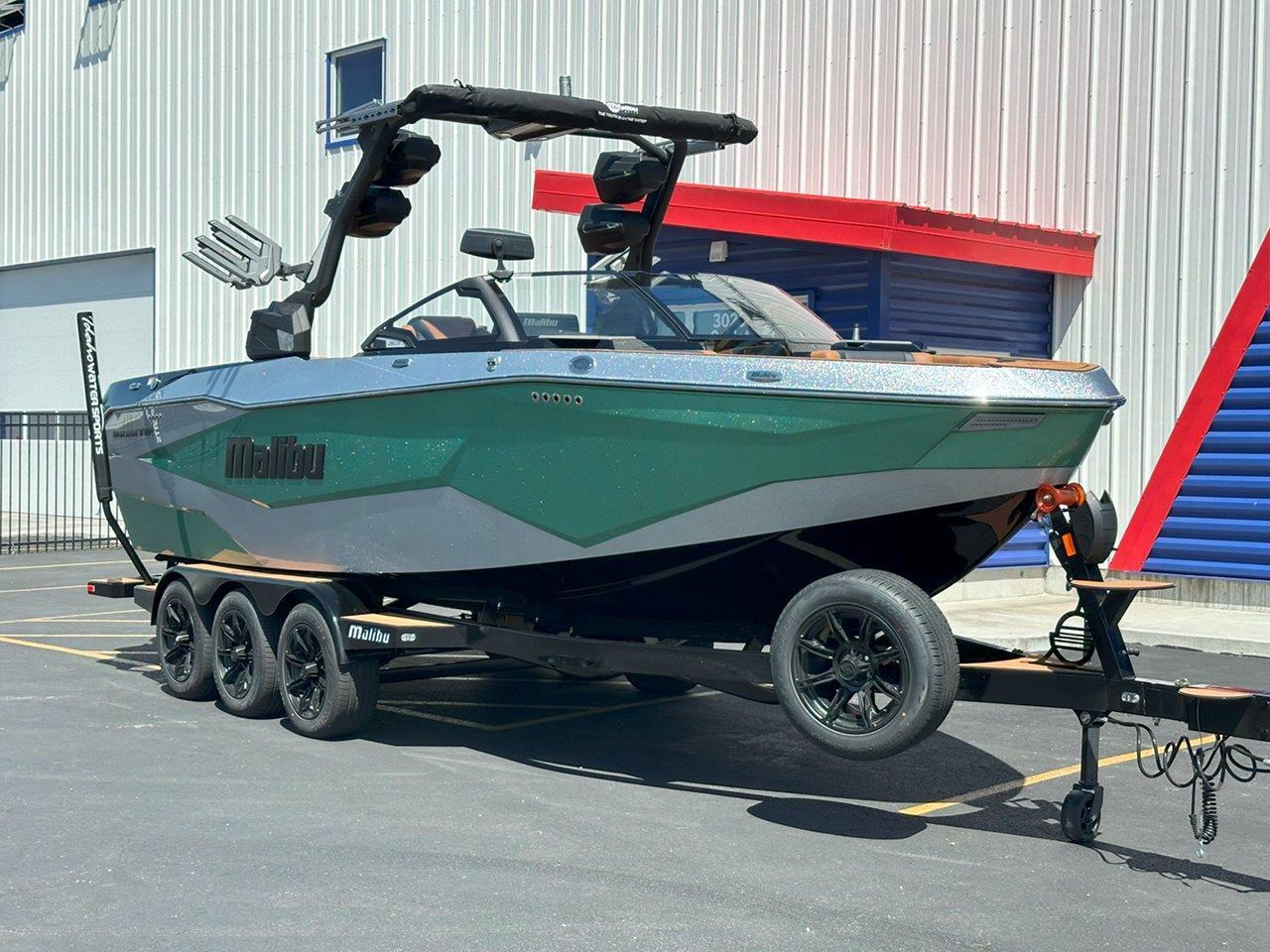2025 Malibu 25 LSV