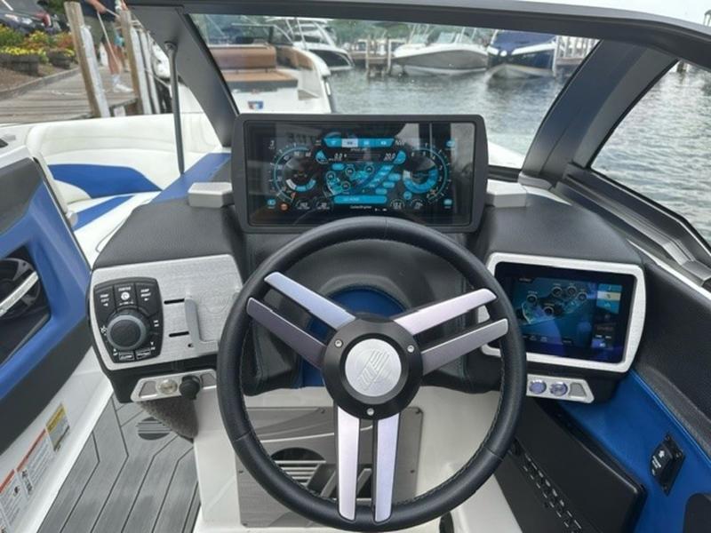 2017 Malibu Wakesetter 24 MXZ