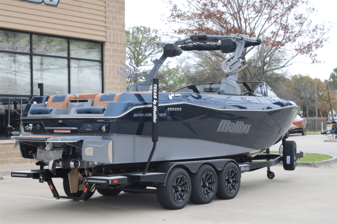 2025 Malibu 26 LSV