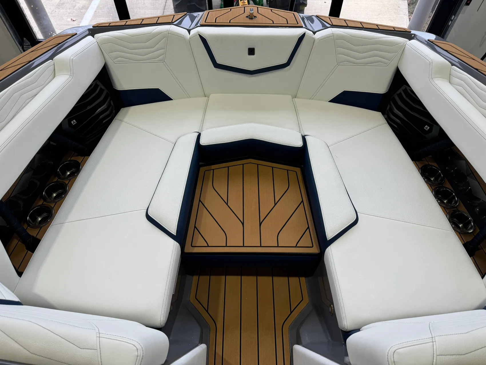 2025 Nautique G23q