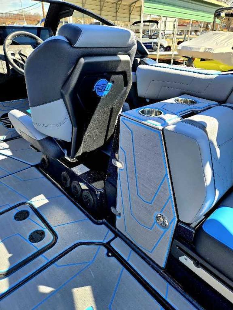 2025 Malibu Boats Wakesetter 25 LSV
