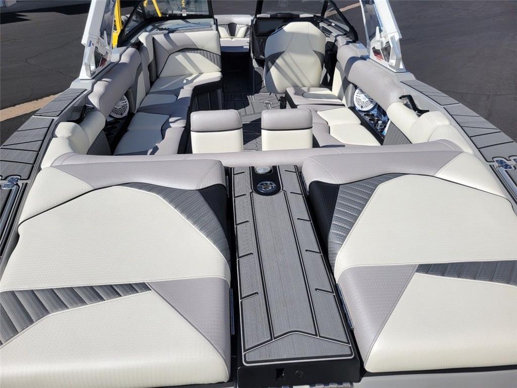boat.Title