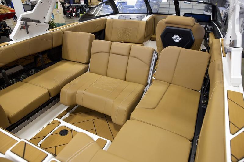 2025 Malibu 23 LSV