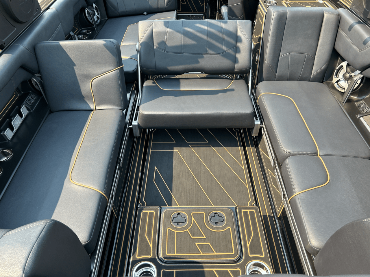 2021 Malibu 25LSV