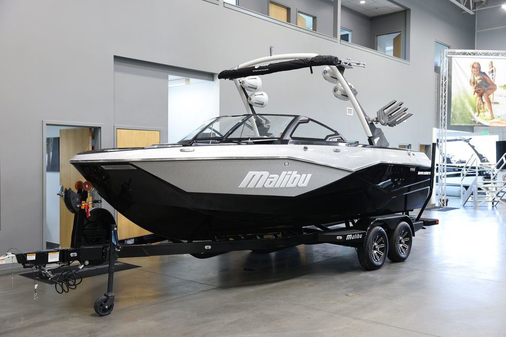 2024 Malibu 22 LSV