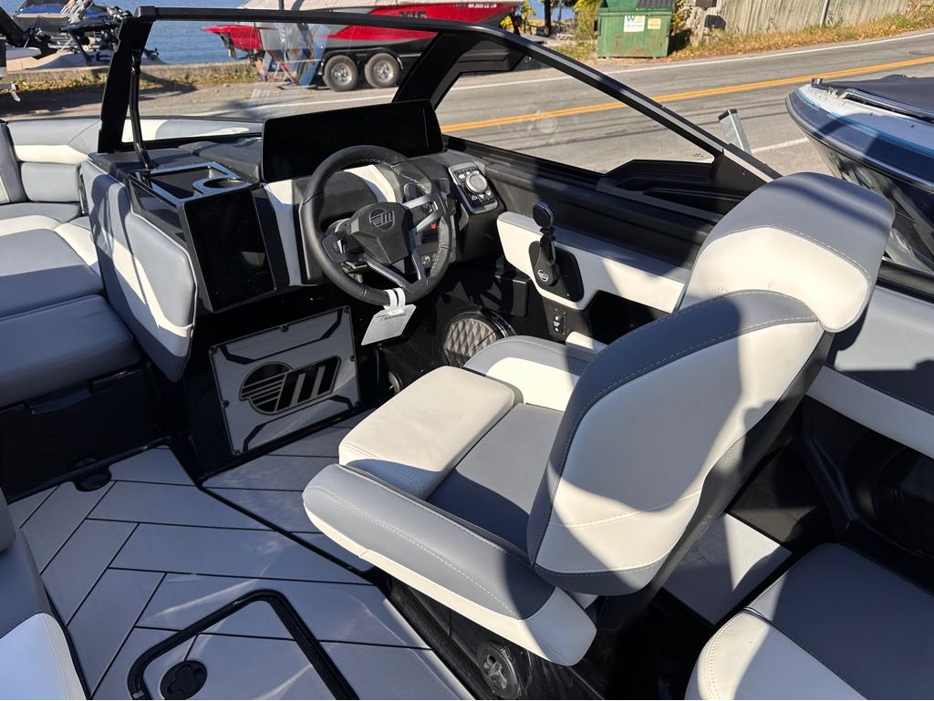 2025 Malibu Boats 23 LSV