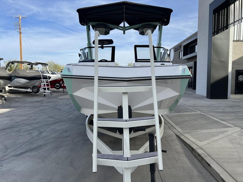 2023 Nautique G25