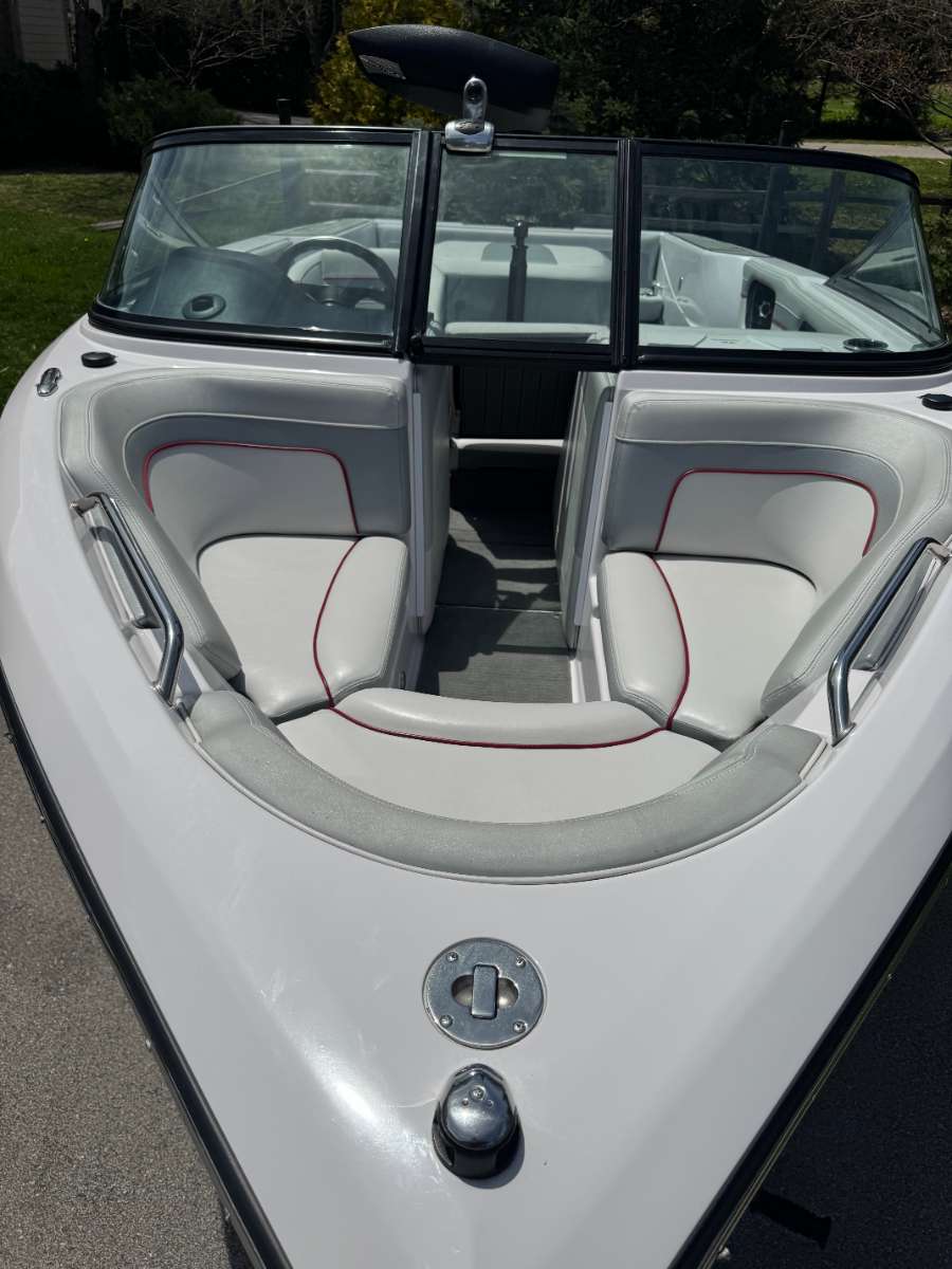 2011 Ski Nautique 200  