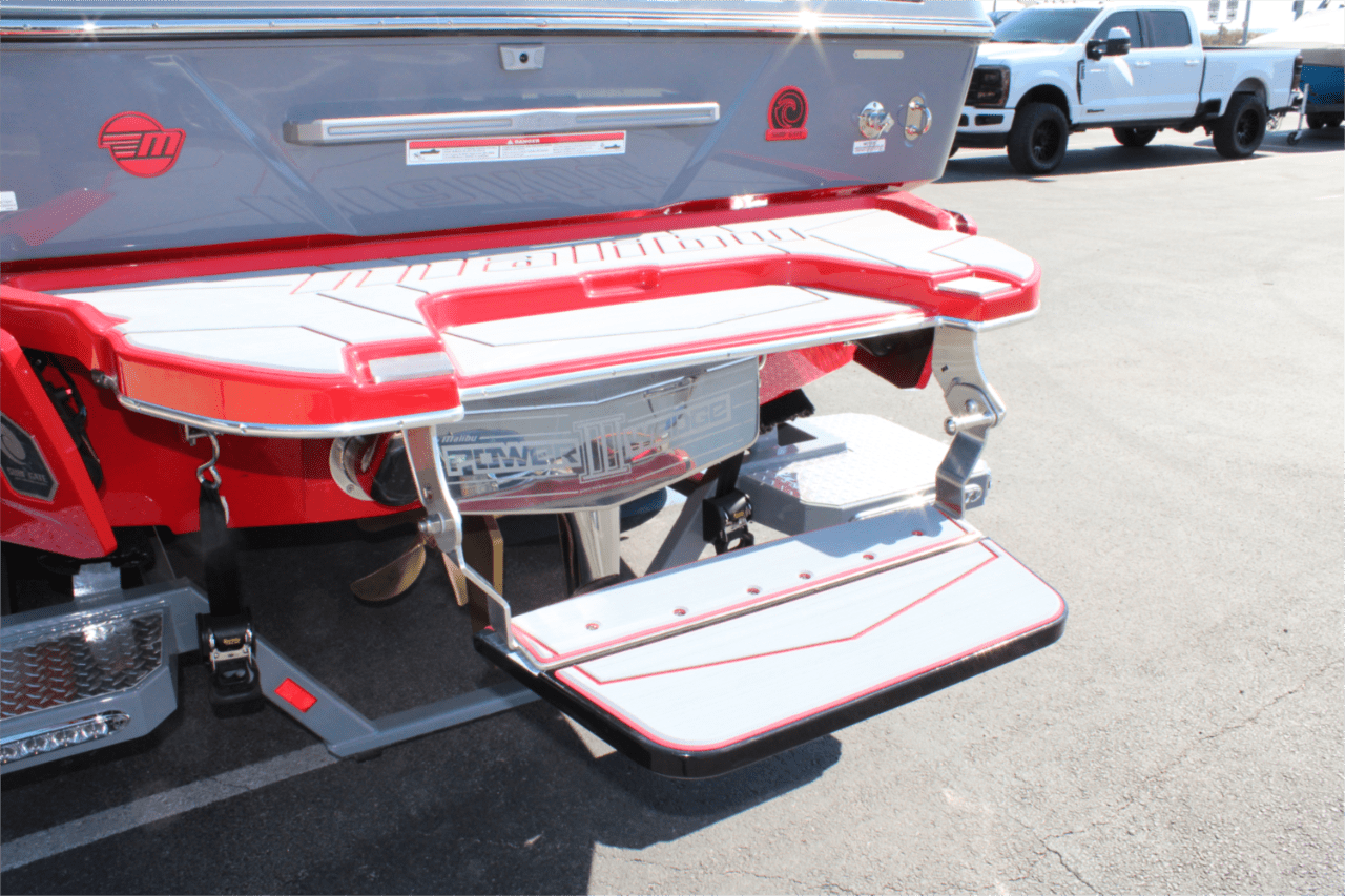 2025 Malibu 25 LSV