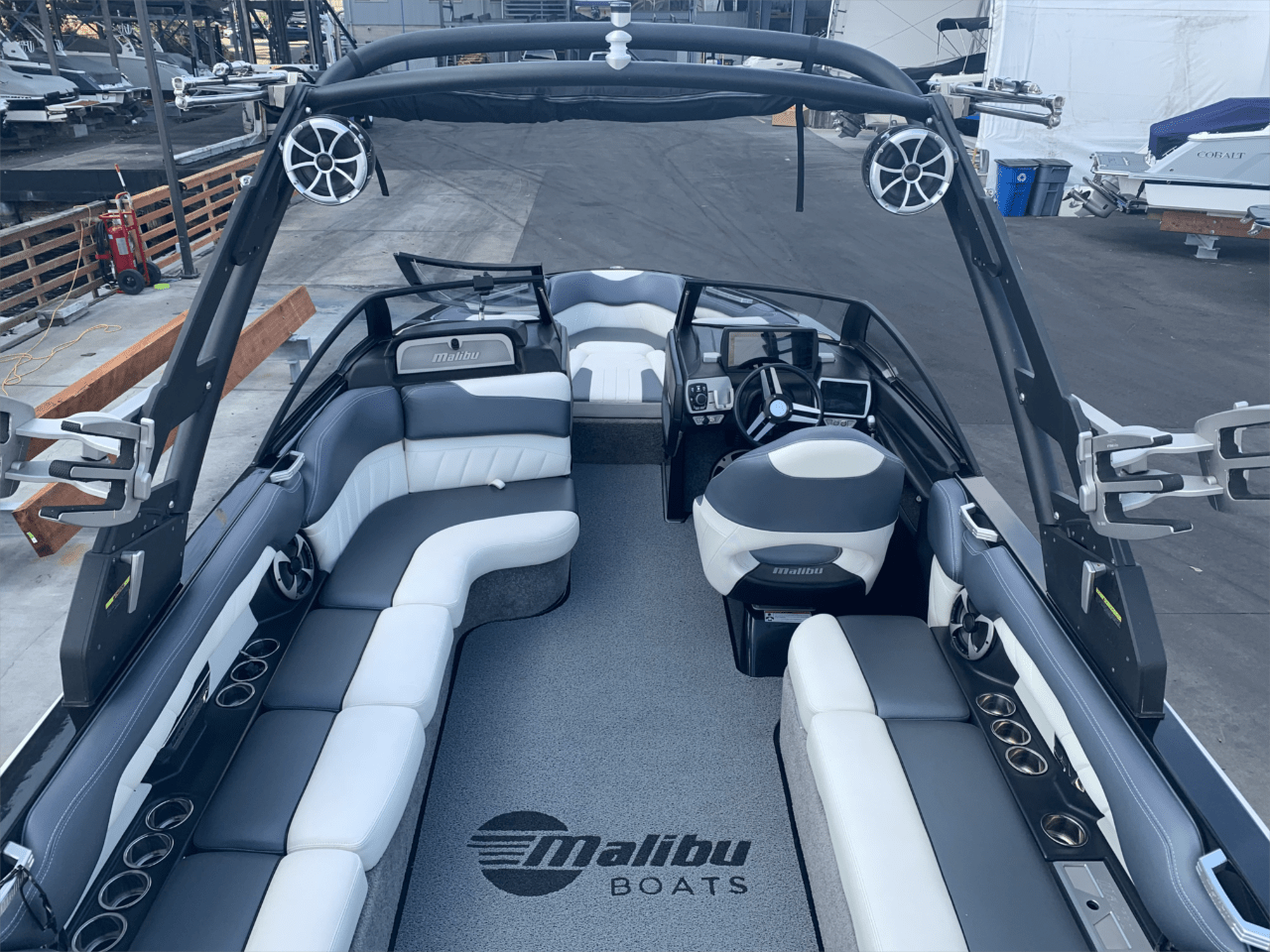 2018 MALIBU 25LSV! LOW HOURS ONE OWNER!