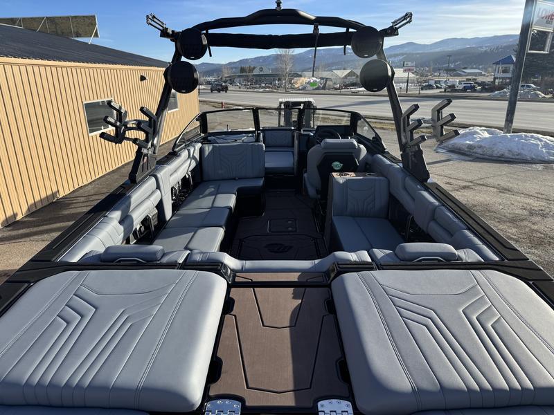 2025 Malibu 25 LSV