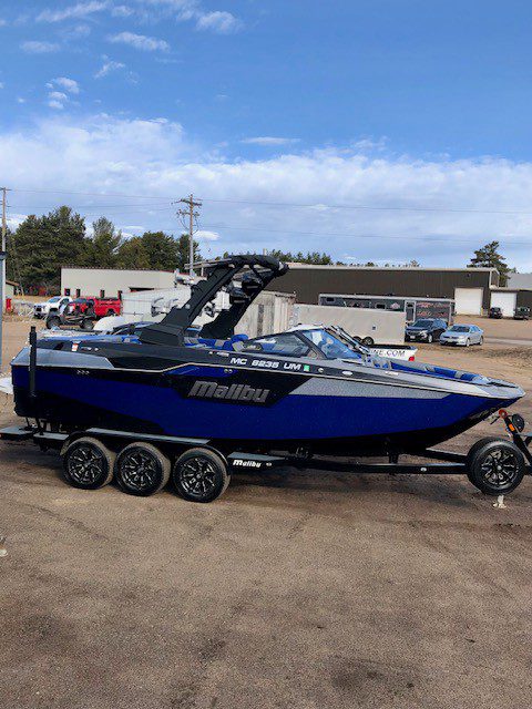 2020 Malibu M240 w/trailer