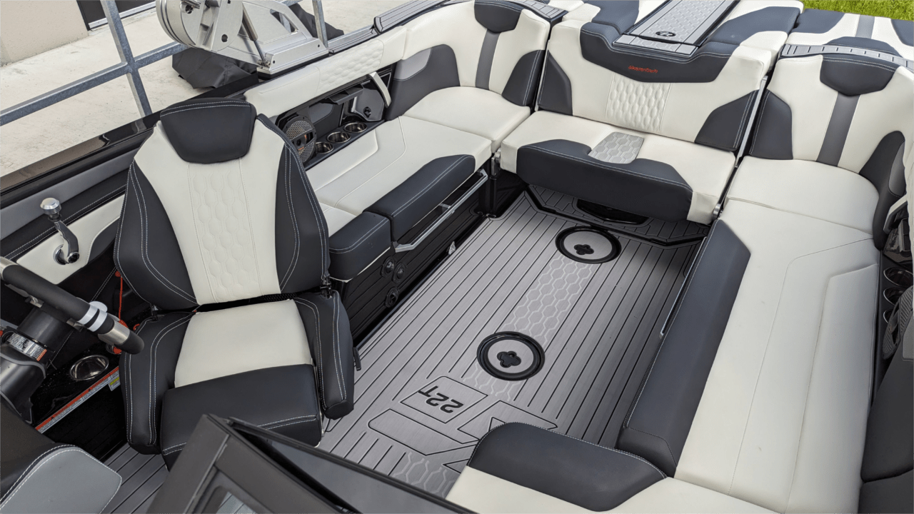 2024 MasterCraft XT22T