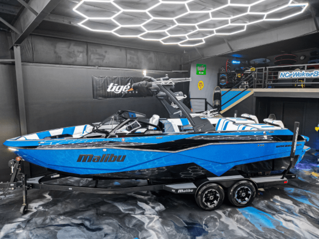 2022 Malibu Wakesetter 25 lSV