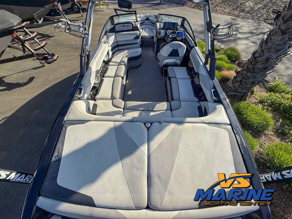 2016 Malibu Boats 23 LSV