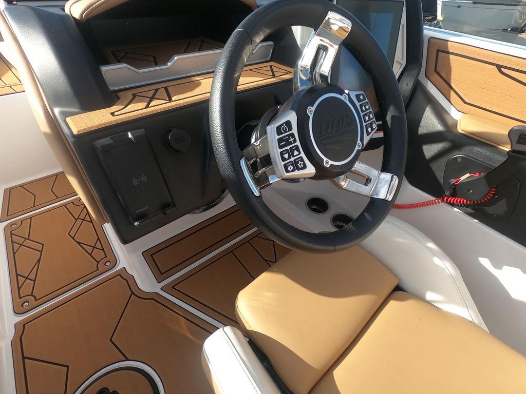 boat.Title