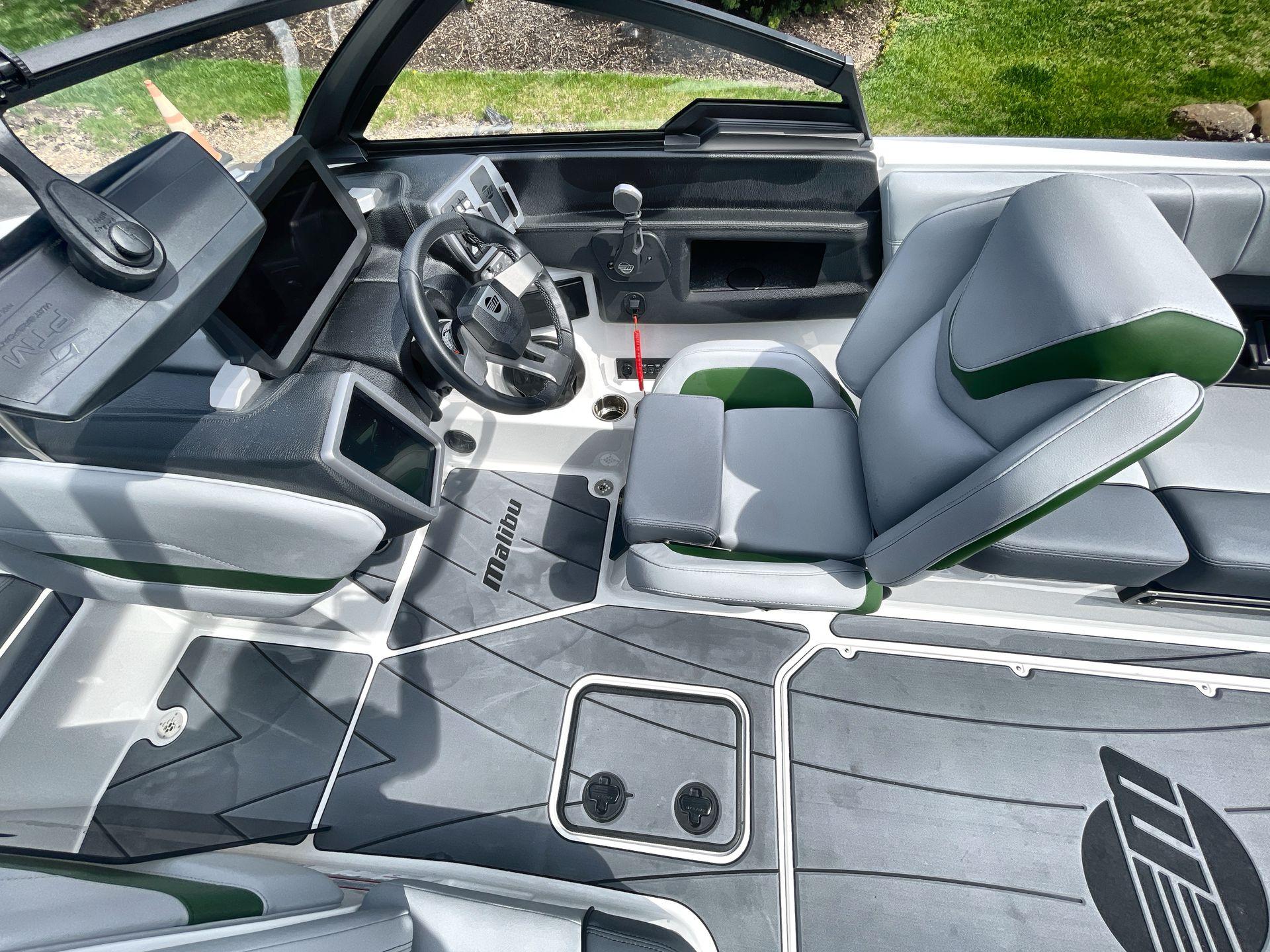 2023 Malibu 23 LSV