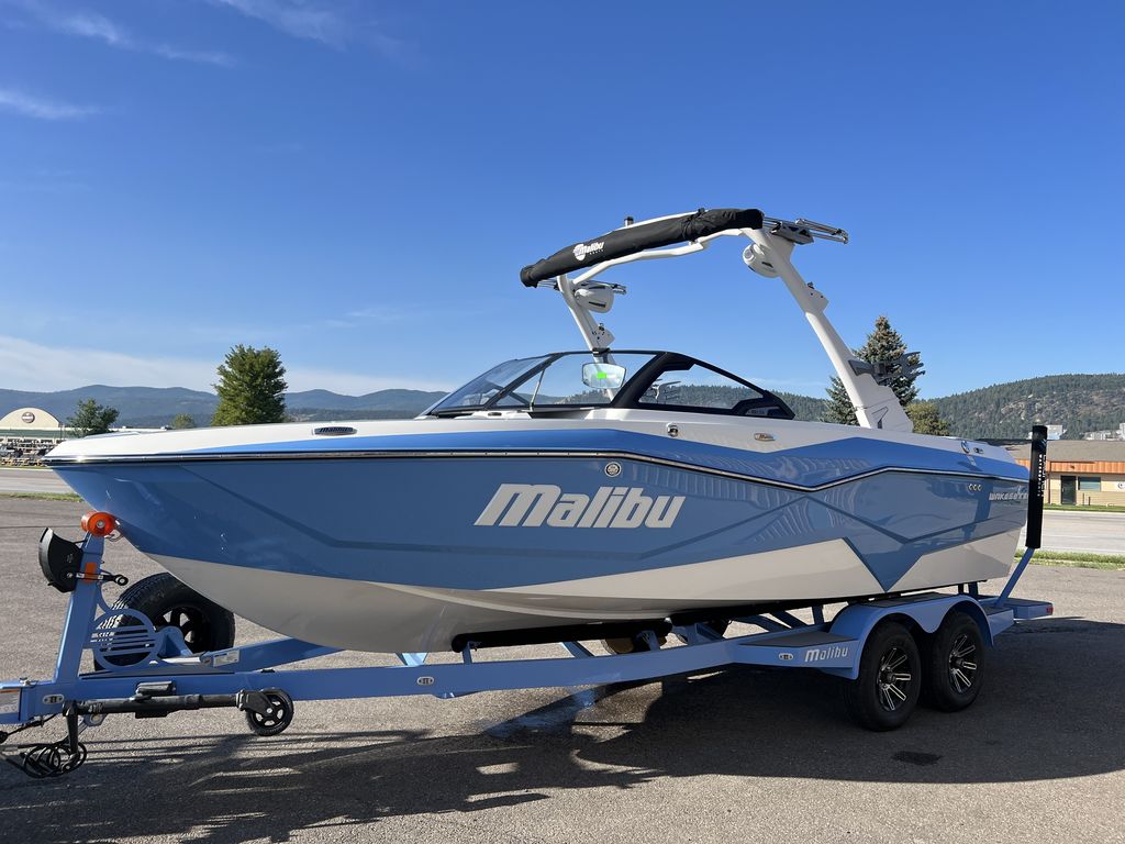 2024 malibu boats 22-LSV