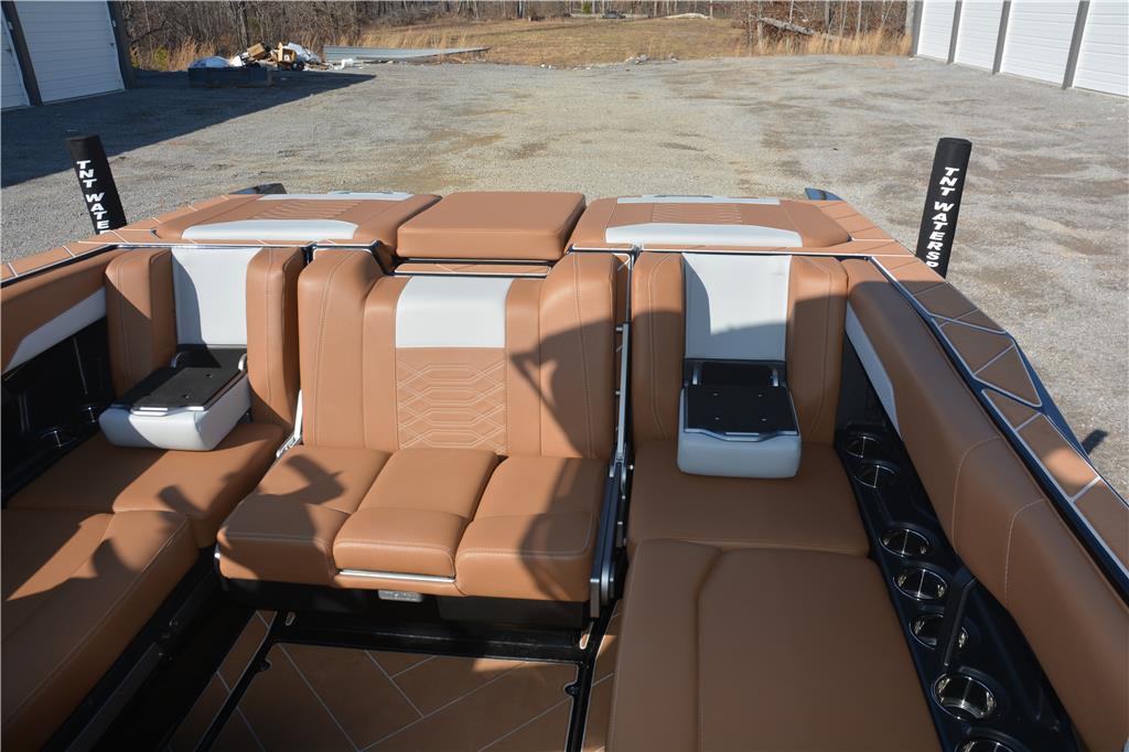 2023 Malibu 26 LSV Wakesetter –**REDUCED** TRADES WELCOME -Well Optioned – Stern Turn – Heater