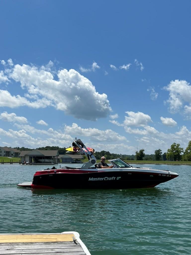 2021 MasterCraft XT22 – LOADED!