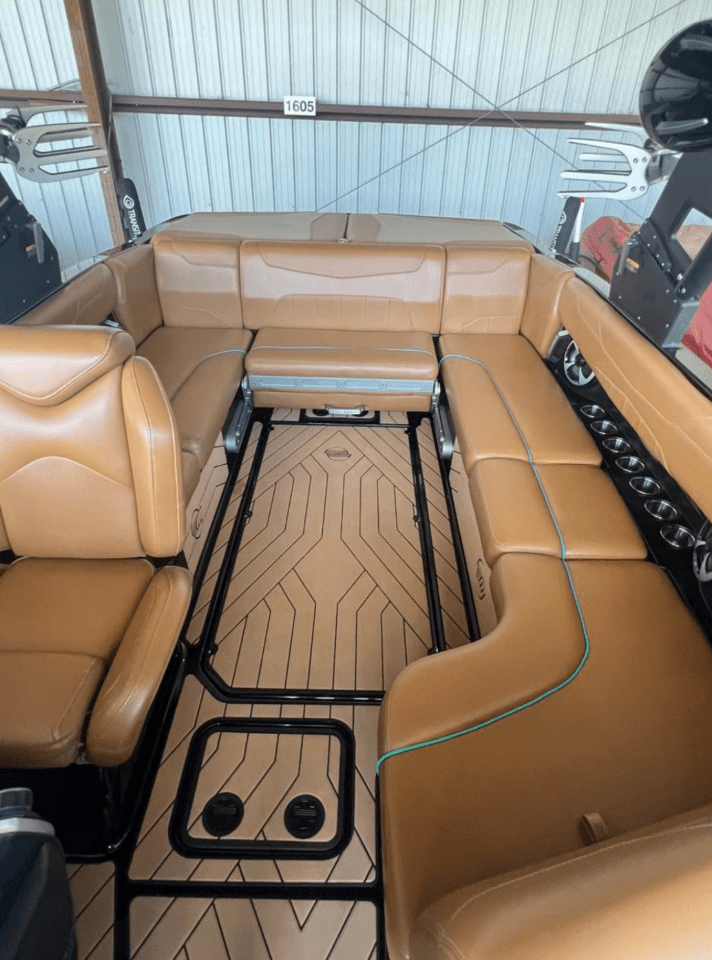 2019 Malibu 23 LSV
