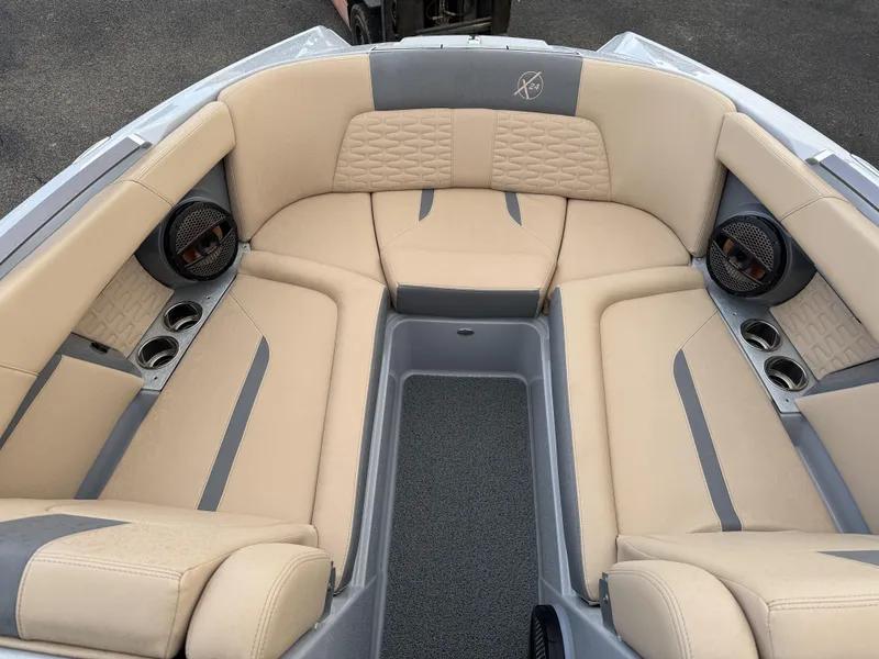 2023 MasterCraft X24