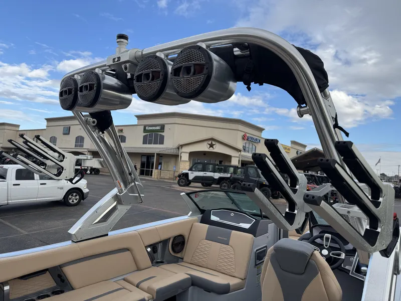 2023 MasterCraft X24