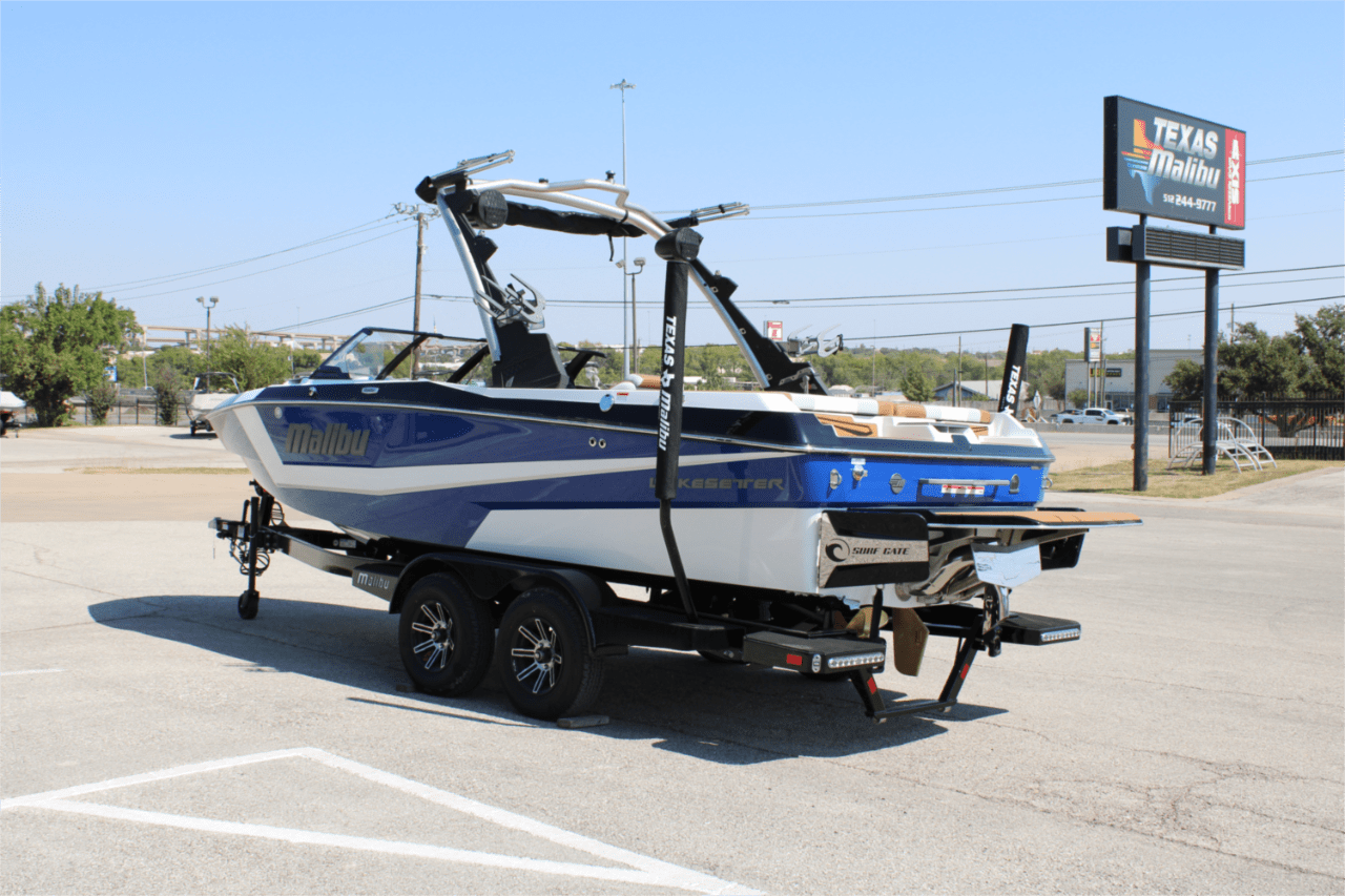 2025 Malibu 21 LX