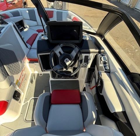 2021 Malibu M220 w Trailer