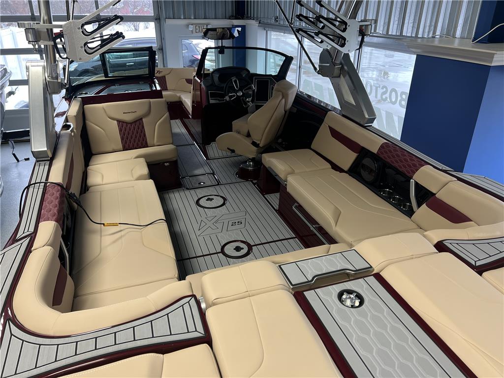 2024 MasterCraft XT25