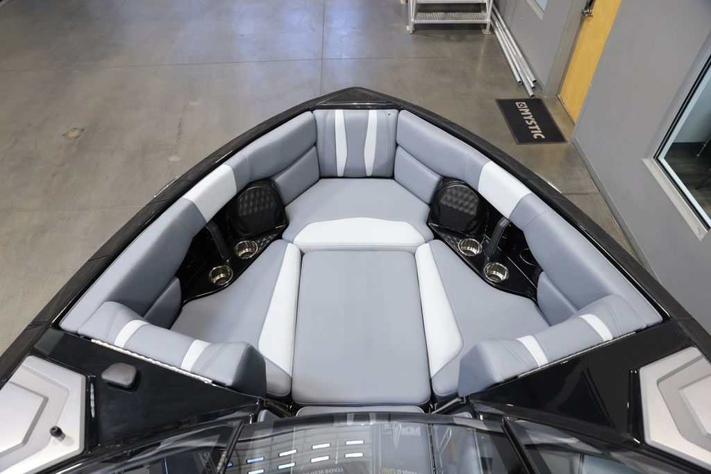 2024 Malibu 22 LSV