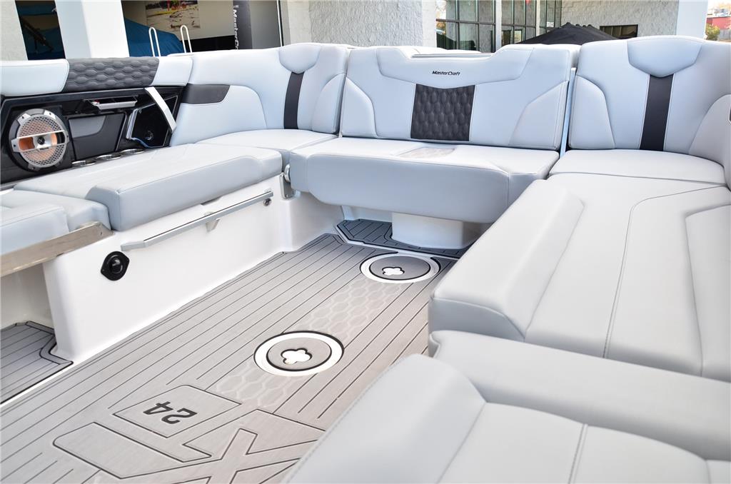 2022 MasterCraft XT24 -JUST 47 HOURS! Transferrable Warranty! LOADED!