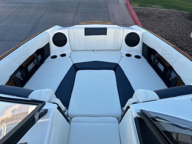 2025 Malibu 24 MXZ