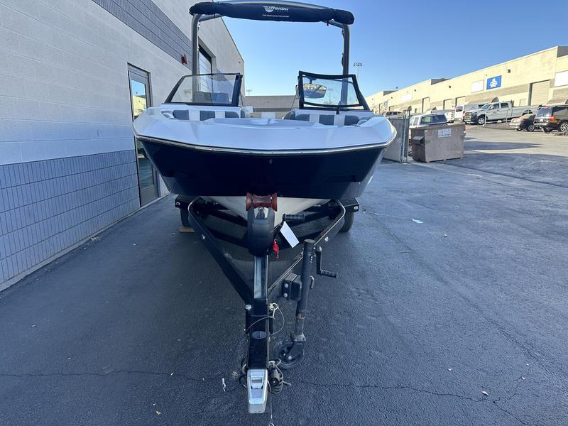 2024 Malibu 21 LX-R